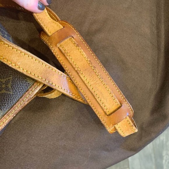 Authentic Louis Vuitton Saumar - Picture 3 of 8